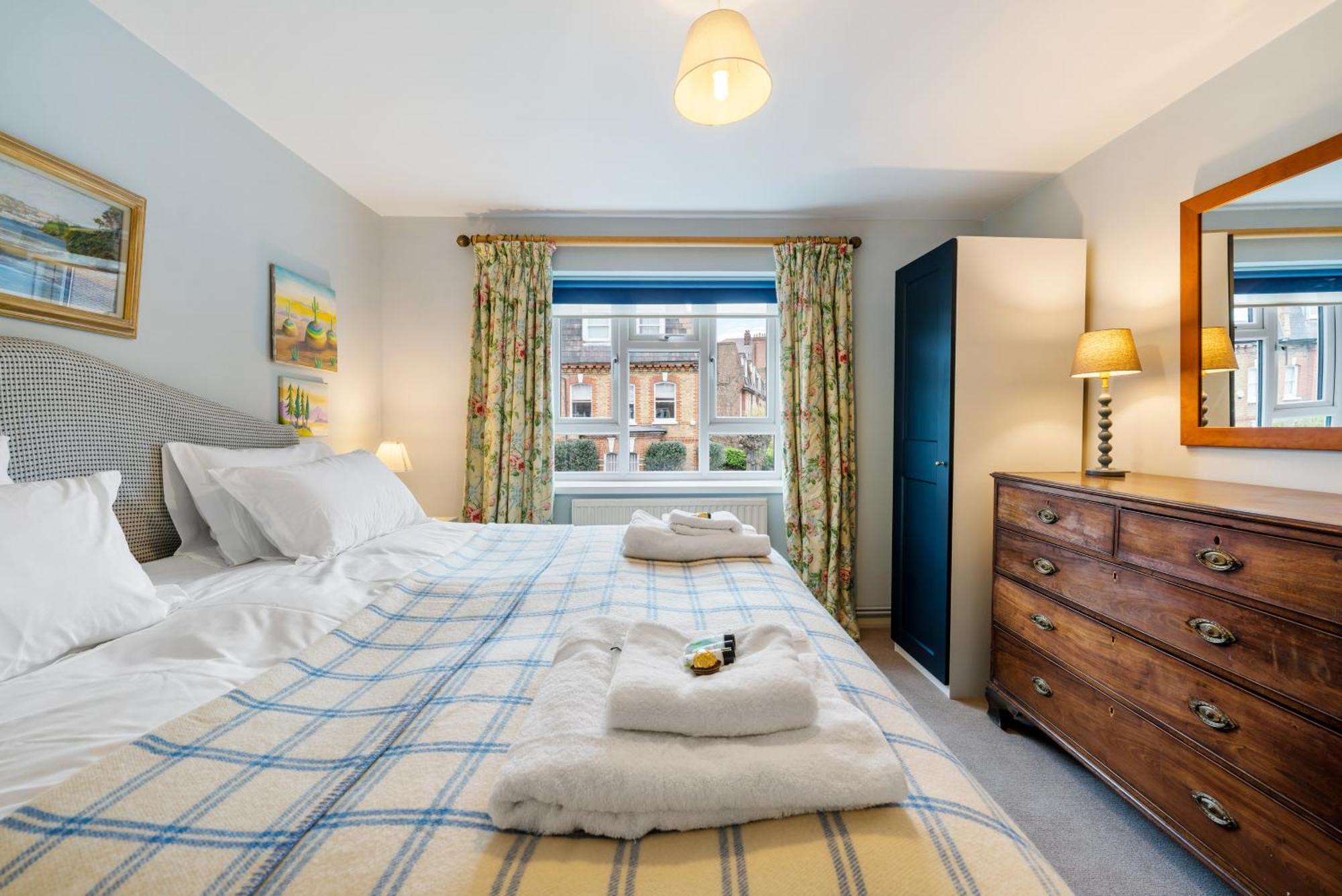 Bright & Cosy Gem ~ Battersea Park View ~ King Bed Apartment London Ngoại thất bức ảnh